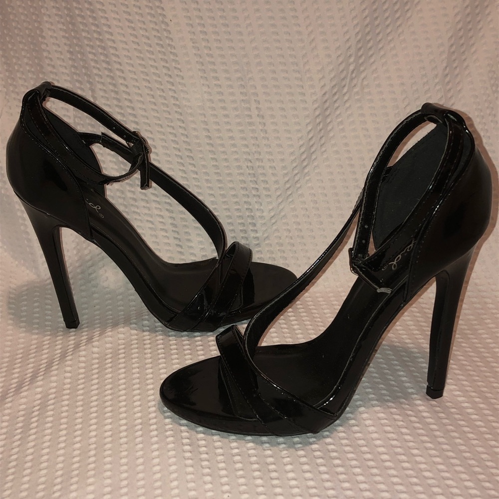 Qupid Patent Black Heels Ankle Strap Shoes Size 7